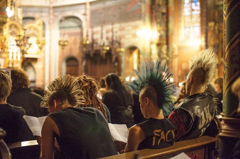 Asyl des müden Europäers Niederlande. Dries Verhoeven – Die Kirche: Die Beerdigung Eintritt frei. © Hessisches Staatstheater Wiesbaden