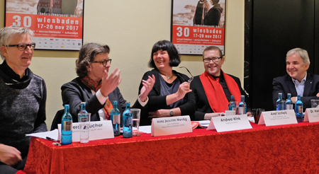 Gute Stimmung schon bei der Pressekonferenz im Foyer der Caligari Filmbühne. v.li.n.r: Gerald Pucher, Exground-OrgaTeam, organisiert Youth-Days , Hans Joachim Mendig , Geschäftsführer Hessenfilm und Media GmbH für das Land Hessen, Andrea Wink, Festivalleiterin, Kulturdezernent Axel Imholz, Dr. Helmut Müller, Geschäftsführer Frankfurt RheinMain.Foto: Diether v. Goddenthow