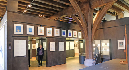Ausstellungs-Impression. Erdgeschoss Caricatura Museum für Komische Kunst Frankfurt. Foto: Diether v. Goddenthow