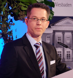 Kammerpräsident Dr. Christian Gastl hielt eine bemerkenswerte Rede. Foto: Diether v. Goddenthow © atelier-goddenthow