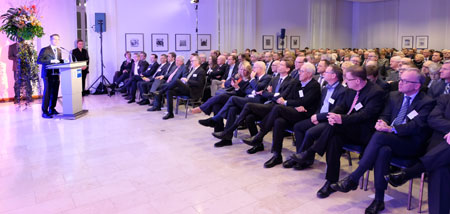 Neujahrsempfang der IHK Wiesbaden am 17. Januar 2018 mit rund 500 Gästen aus Wirtschaft, Politik, Kultur und Gesellschaft. IHK-Kammerpräsident Dr. Christian Gastl eröffnet die Veranstaltung. Foto: Diether v. Goddenthow © atelier-goddenthow