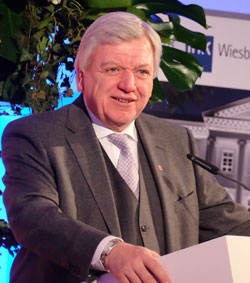 Ministerpräsident Volker Bouffier setzte auf Verlässlichkeit und stabile politische Rahmenbedingungen für die Wirtschaft. Diether v. Goddenthow © atelier-goddenthow