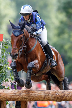 Sarah Cohen und ihr Pferd Treason voll konzentriert zum Sieg in Wiesbadens Vielseitigkeit 2017. Foto: WRFC/Lafrentz