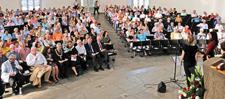 Fast bis auf den letzten Platz hatten Frankfurts "Ehrenamtliche" die Paulskirche "besetzt". © Foto: Diether v. Goddenthow