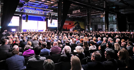 Der "Jahresempfang der Wirtschaft 2019" in der Halle 45 hat auch in diesem Jahr wieder vor der Publikumskulisse von mehreren tausend mittelständischen Unternehmern stattgefunden. Er ist eine Gemeinschaftsveranstaltung Architektenkammer Rheinland-Pfalz, Handwerkskammer Rheinhessen, Industrie- und Handelskammer für Rheinhessen, Ingenieurkammer Rheinland-Pfalz, Landesärztekammer Rheinland-Pfalz, Landesapothekerkammer Rheinland-Pfalz, Landespflegekammer Rheinland-Pfalz, Landespsychotherapeutenkammer Rheinland-Pfalz, Landestierärztekammer Rheinland-Pfalz Landeszahnärztekammer Rheinland-Pfalz, Landwirtschaftskammer Rheinland-Pfalz, Pfälzische Rechtsanwaltskammer Zweibrücken, Rechtsanwaltskammer Koblenz, Steuerberaterkammer Rheinland-Pfalz und der Wirtschaftsprüferkammer in Rheinland-Pfalz. © Foto: Diether v. Goddenthow