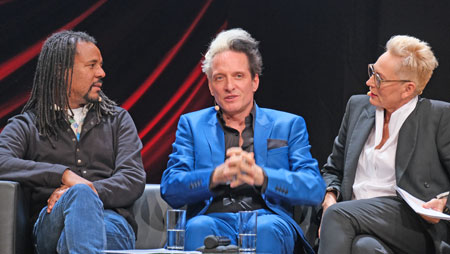 Colson Whitehead, Bela B Felsenheimer, der auch noch ein paar Fragen an den Autor hatte, und Bärbel Schäfer. © Foto: Diether v Goddenthow