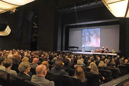 Impression aus dem Staatstheater Mainz während der Verleihung der Carl-Zuckmayer-Medaille 2020 am 18.Junaur, dem Geburtstag von Carl Zuckmayer. © Foto: Heike v Goddenthow