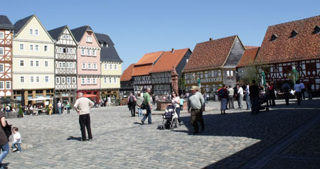Freilichtmuseum Hessenpark - Historischer Marktplatz. Ab März 2020 beginnt die neue Saison. © Foto: Diether v Goddenthow