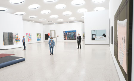 Impression der Neupräsentation "Zurück in die Gegenwart" der Sammlung Gegenwartskunst ab dem 19. Mai 2020 in den Gartenhallen. © Foto: Diether v. Goddenthow