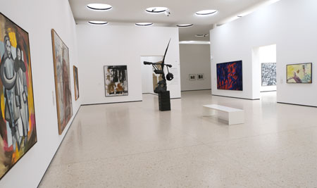 Impression der Neupräsentation "Zurück in die Gegenwart" der Sammlung Gegenwartskunst ab dem 19. Mai 2020 in den Gartenhallen. © Foto: Diether v. Goddenthow