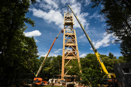 Das dritte Segment des Frankfurter Goetheturms ist aufgesetzt. © Stadt Frankfurt am Main Michael Faust
