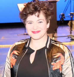 Dichterin und Performerin Nora-Gomringer wurde mit der Carl-Zuckmayer-Medaille 2021 ausgezeichnet. © Foto Diether v. Goddenthow-