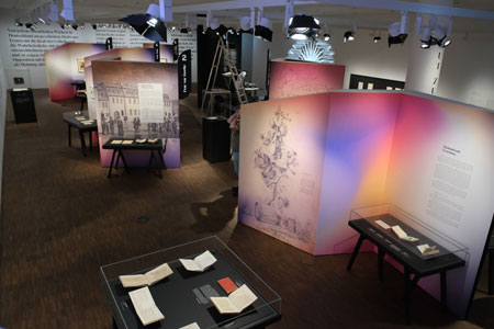 Impression der Ausstellung "Mut zum Chaos" Ottilie von Goethe und die Welt der Romantik (1796 – 1872), im Deutschen Romantik Museum vom 23. Juni bis 3. September 2023. © Foto Diether von Goddenthow