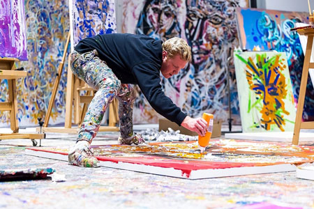 "Wir sind überzeugt von Leon Löwentrauts Willenskraft, einer der ganz Großen seiner Generation zu werden und sehen sein Potenzial. Das gemeinsame Ziel, mehr Menschen zur Kunst zu bringen, Kreativitätsanstifter zu sein und die positive Energie der Kunst zu verbreiten, eint Leon Löwentraut und uns." (Galerie Rother)