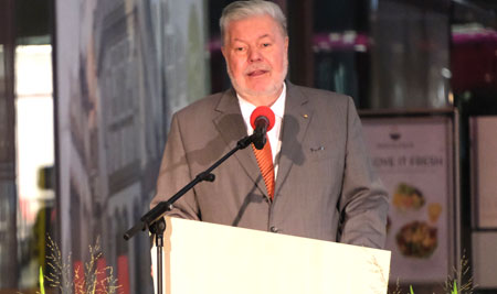 Kurt Beck, Ministerpräsidenta.D. erinnerte sich in seinem Grußwort noch an die Anfänge der Rettung des Heiligtums für Isis und Mater Magna. Auch seinem Engagement als Ministerpräsident ist die Bewahrung des römischen Heiligtums zu verdanken. © Foto Diether von Goddenthow