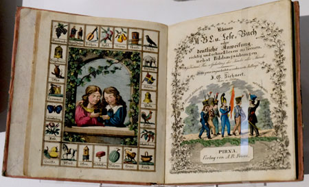 Johann Gottlieb Ziehnert (1785 - 1856) Kleines ABC, u. Lese-Buch oder deutliche Anweisung, richtig und schnell lesen zu lernen, nebst Bildungsübungen für Verstand, Herz und Gedächtnis der Kinder aller Stände. Dritte ganz umgearbeitete u. verbesserte Auflage. Pirna: August Robert Friese (1829) - Mit 50 illustrierten Abbildungen auf 8 Kupfertafeln. © Foto Diether von Goddenthow