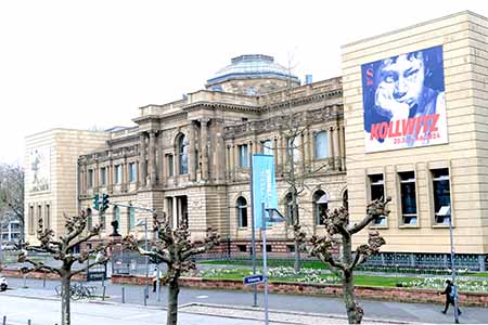 Das Städel Museum Frankfurt präsentiert vom 20. März bis 9. Juni 2024 mit "KOLLWITZ" Deutschlands berühmteste Künstlerin. © Foto Diether von Goddenthow