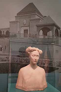 Christa Kate Winsloes Büste vpn Heinrich Jobst um 1910 gehört zu den Ausstellungs-Juwelen. © Foto: Diether von Goddenthow